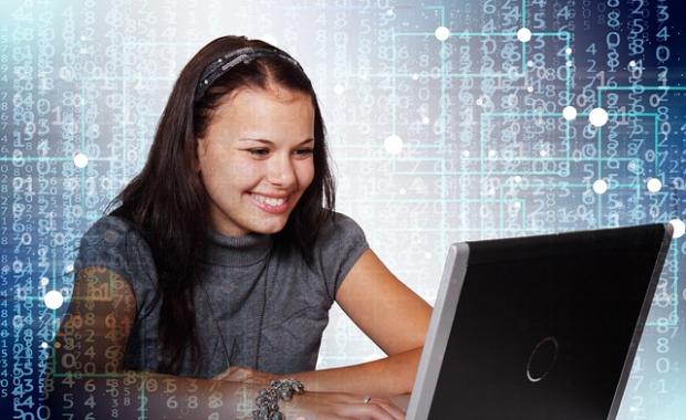 Hybridation des Formations Monétique : Combiner E-learning et Pratique Terrain pour des Résultats Optimaux